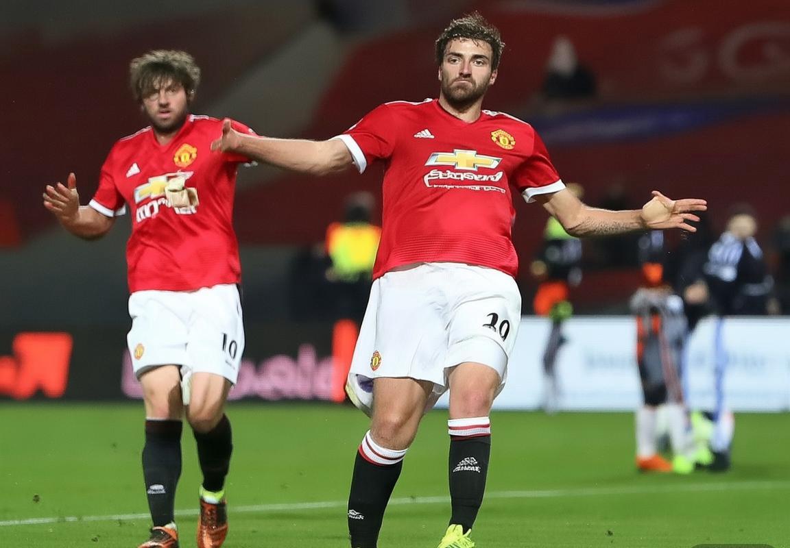 英超第33轮：曼联4-4伯恩茅斯，积分榜暂升第六，欧冠席位争夺白热化